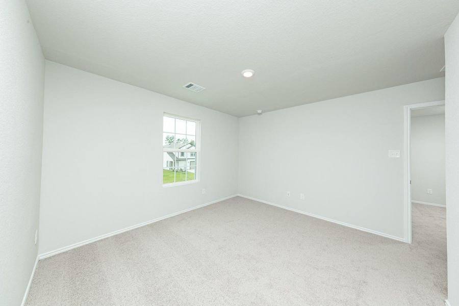 Spacious, unfurnished interior of a new home in Townsend Reserve, Splendora (Image 8).