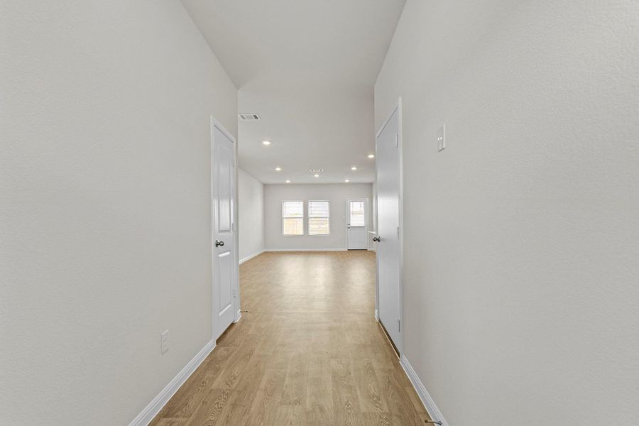 Spacious, unfurnished interior of a new home in Whisper South, San Marcos (Image 15).