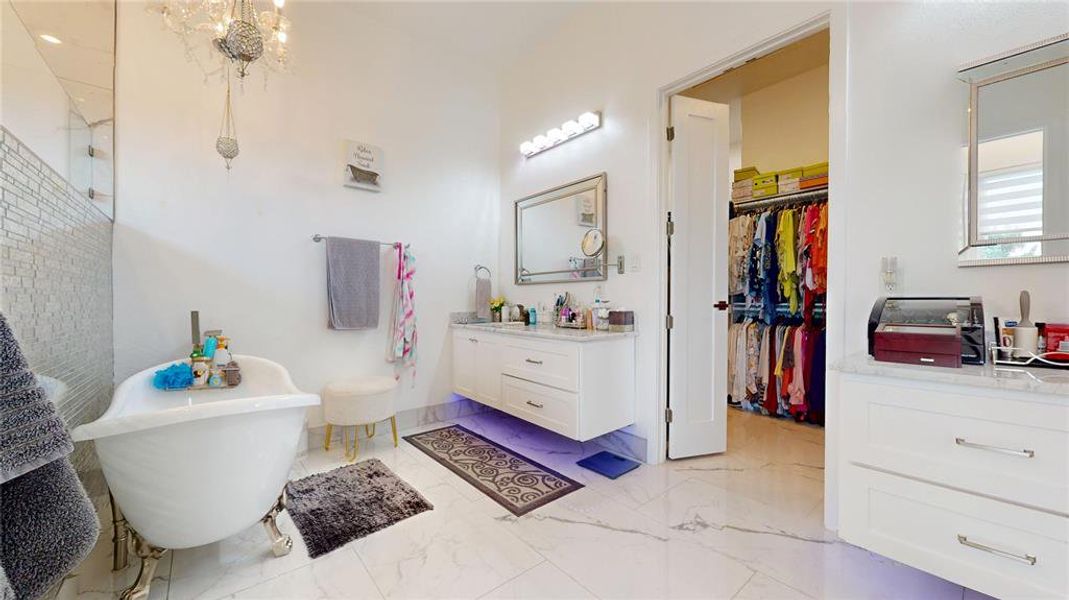 Furnished interior view inside a new home in , Wylie (Image 13).