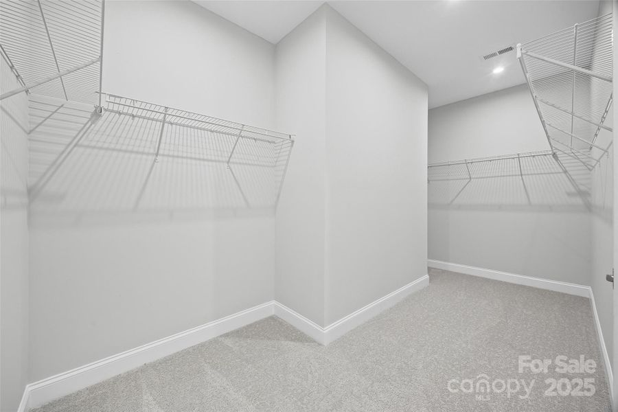 Spacious, unfurnished interior of a new home in Handsmill on Lake Wylie, York (Image 15).