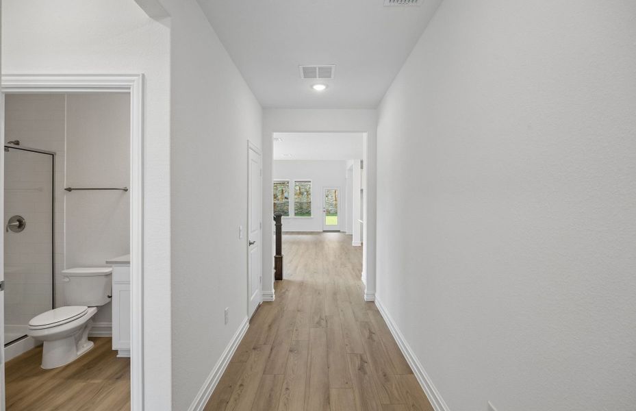 Spacious, unfurnished interior of a new home in Wilson Creek Meadows, Celina (Image 19).