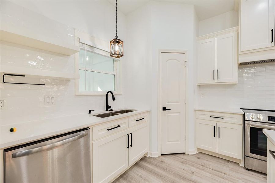 Furnished interior view inside a new home in , Fort Worth (Image 6).
