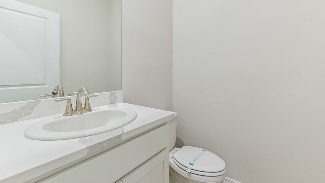 Representative interior finishes for a home built from the Jordyn II by D.R. Horton in Coddington, Bradenton (Image 6).
