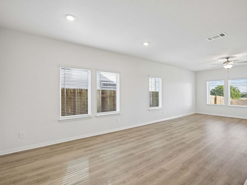 Spacious, unfurnished interior of a new home in Pfennig Place, Pflugerville (Image 9).