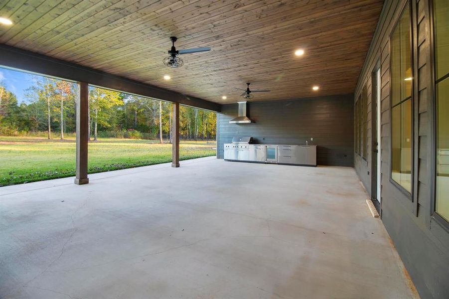Exterior details and patio area of a home in , Bullard (Image 4).