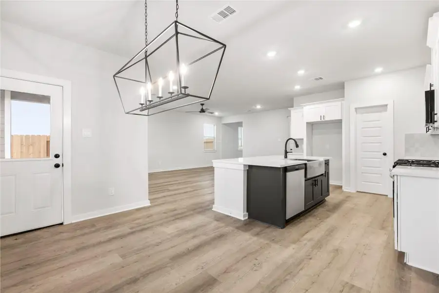 Furnished interior view inside a new home in Glendale Lakes, Rosharon (Image 10). Furnished interior view inside a new home in Glendale Lakes, Rosharon (Image 10).