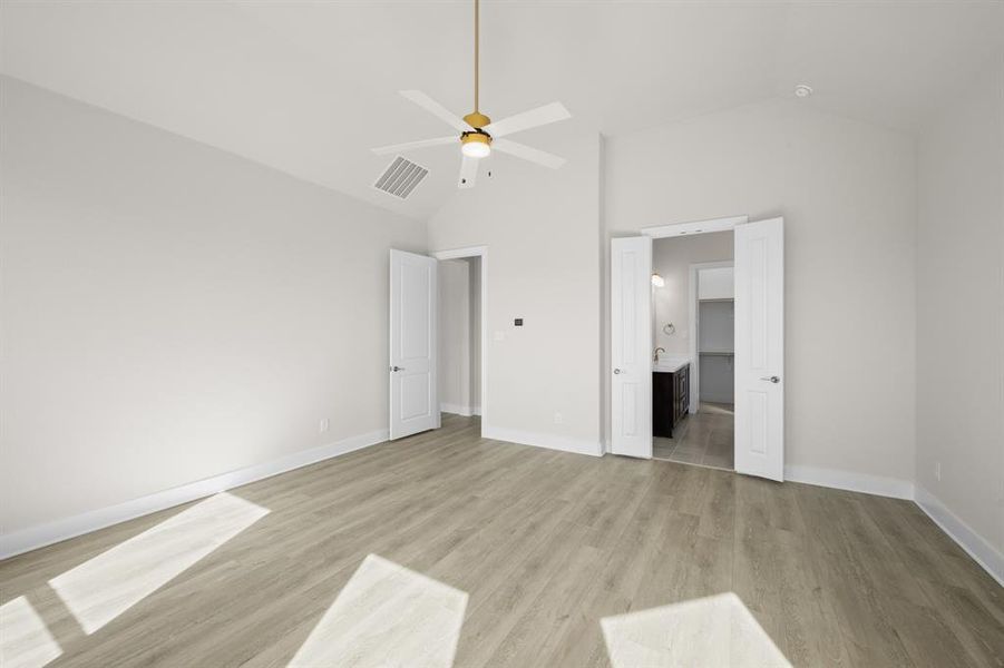 Spacious, unfurnished interior of a new home in The Retreat, Waxahachie (Image 33). Spacious, unfurnished interior of a new home in The Retreat, Waxahachie (Image 33).