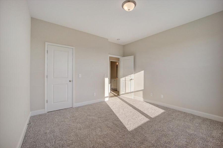 Representative unfurnished interior of a home built from the Oakland by SK Builders in Blue Ridge Trail, Fountain Inn (Image 36).