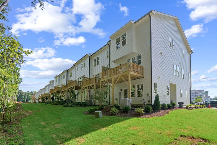 Representative exterior details of a home built from the Piper by Tri Pointe Homes in Twinleaf Townes, Chapel Hill (Image 4).