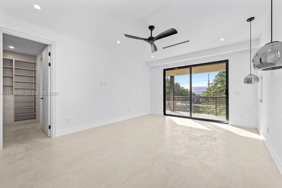 Spacious, unfurnished interior of a new home in , Fort Lauderdale (Image 31).