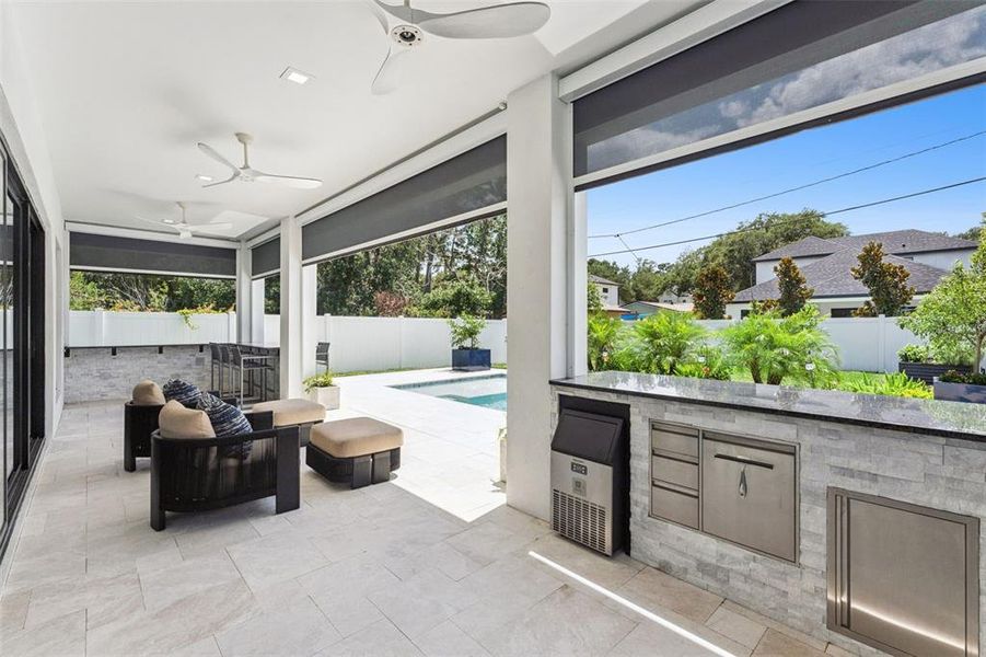 Exterior details and patio area of a home in , Orlando (Image 27).