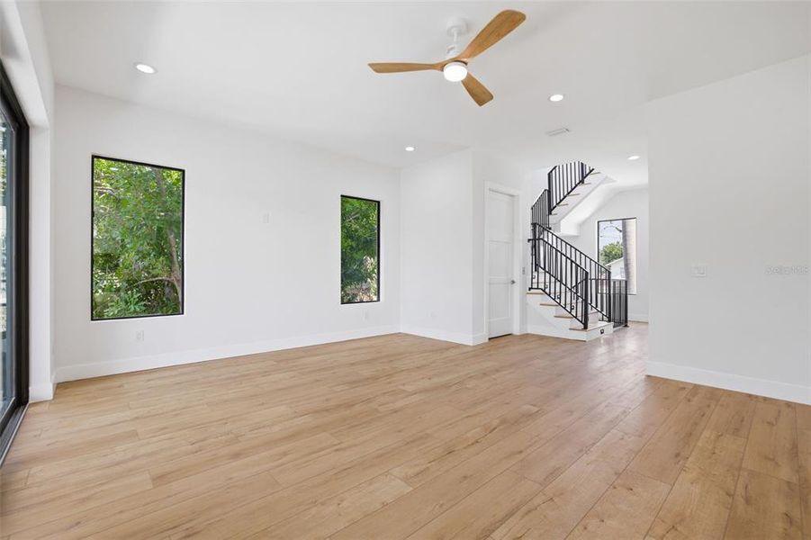 Spacious, unfurnished interior of a new home in , St. Petersburg (Image 32).