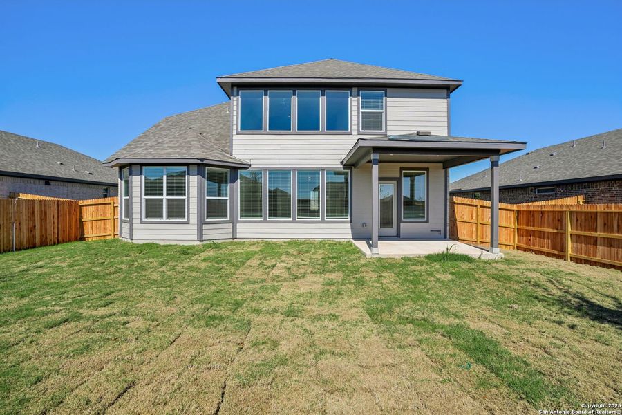 Exterior details and patio area of a home in Carmel Ranch, Schertz (Image 20).