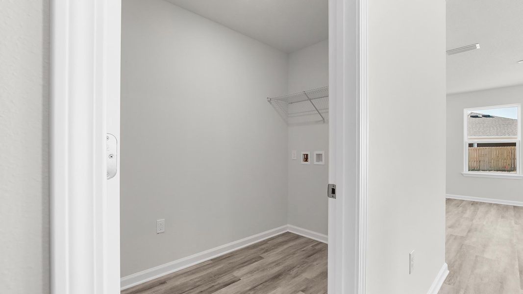 Spacious, unfurnished interior of a new home in Sunny Hills, Chipley (Image 17).