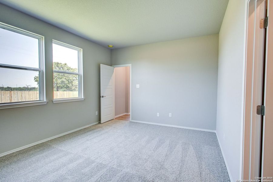 Spacious, unfurnished interior of a new home in Hickory Ridge, San Antonio (Image 55).