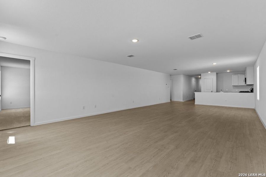 Spacious, unfurnished interior of a new home in Friendship Oaks, Fredericksburg (Image 18).