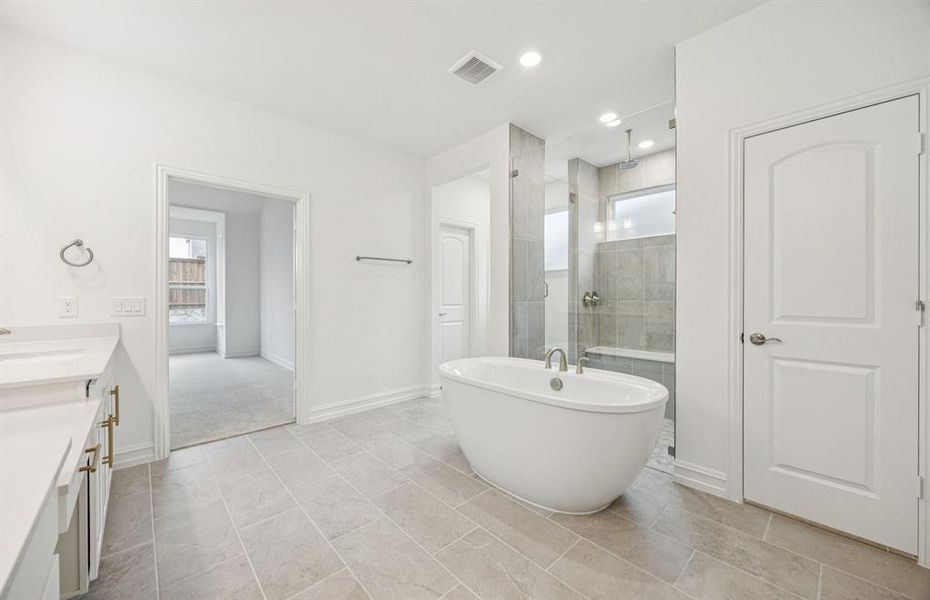 Furnished interior view inside a new home in Highland Lakes, McKinney (Image 4). Furnished interior view inside a new home in Highland Lakes, McKinney (Image 4).