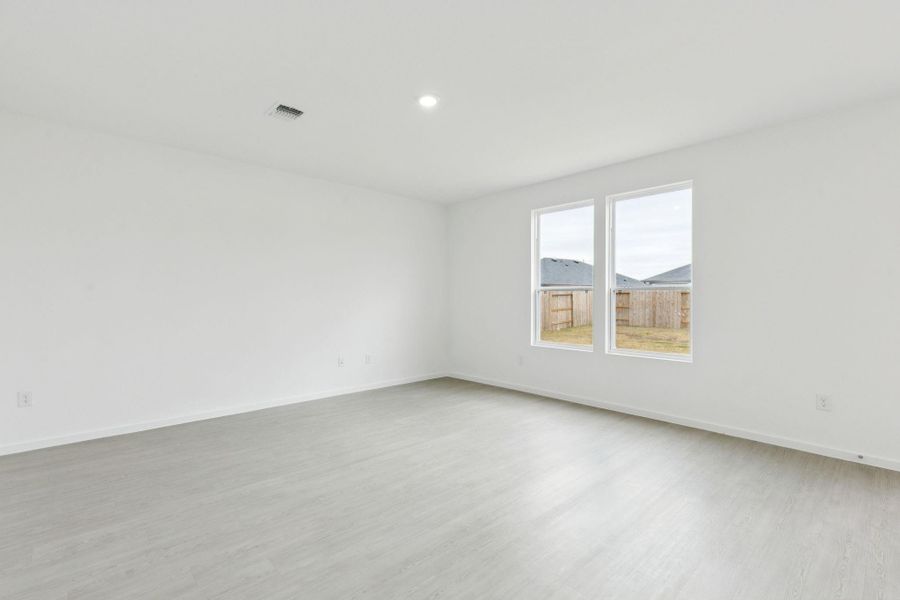 Spacious, unfurnished interior of a new home in Windcress, Baytown (Image 21).