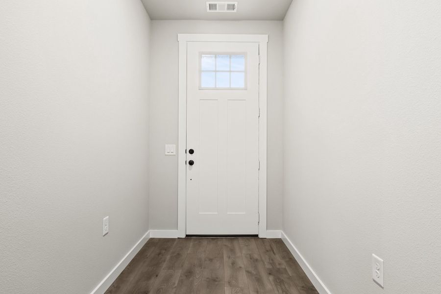 Spacious, unfurnished interior of a new home in Wildridge, Oak Point (Image 16).