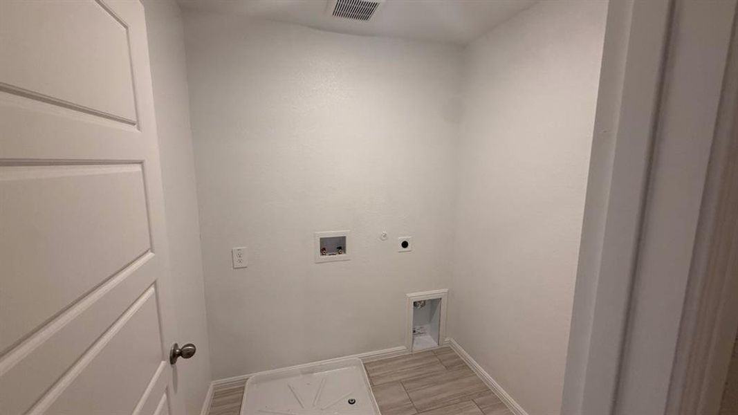 Spacious, unfurnished interior of a new home in Orchard Village, Fort Worth (Image 11). Spacious, unfurnished interior of a new home in Orchard Village, Fort Worth (Image 11).