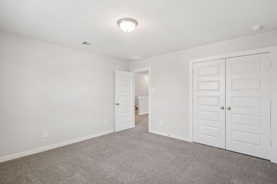 Spacious, unfurnished interior of a new home in Kingdom Heights, Rosenberg (Image 20).