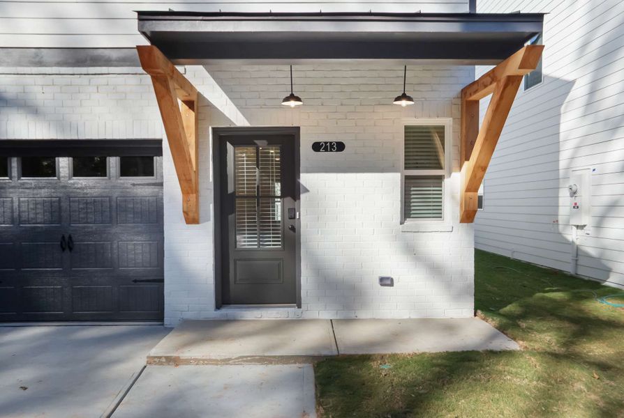 Representative exterior details of a home built from the Khloe by KM Homes in The Cottages at Jackson Heights, Cleveland (Image 26).