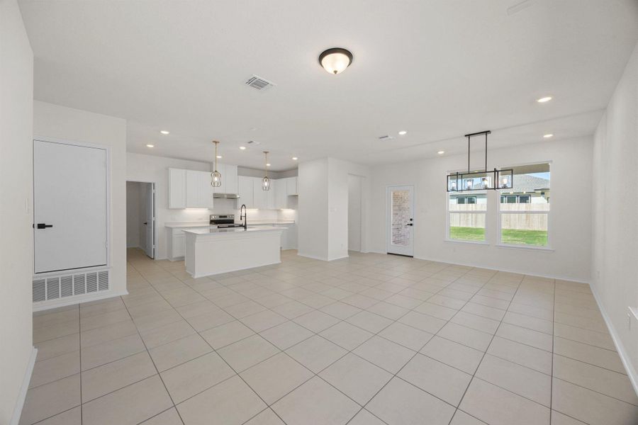 Spacious, unfurnished interior of a new home in Mustang Valley, Manor (Image 14).