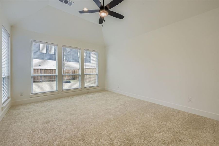 Spacious, unfurnished interior of a new home in Sweetgrass 50s, Haslet (Image 22).