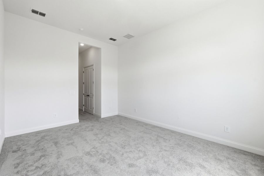 Spacious, unfurnished interior of a new home in Tamarack at Two Rivers, Zephyrhills (Image 12).