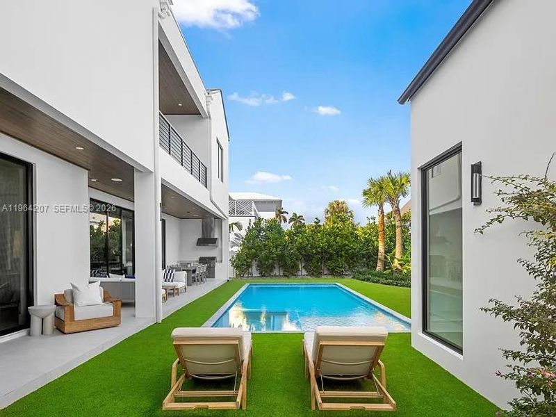 Exterior details and patio area of a home in , West Palm Beach (Image 30).