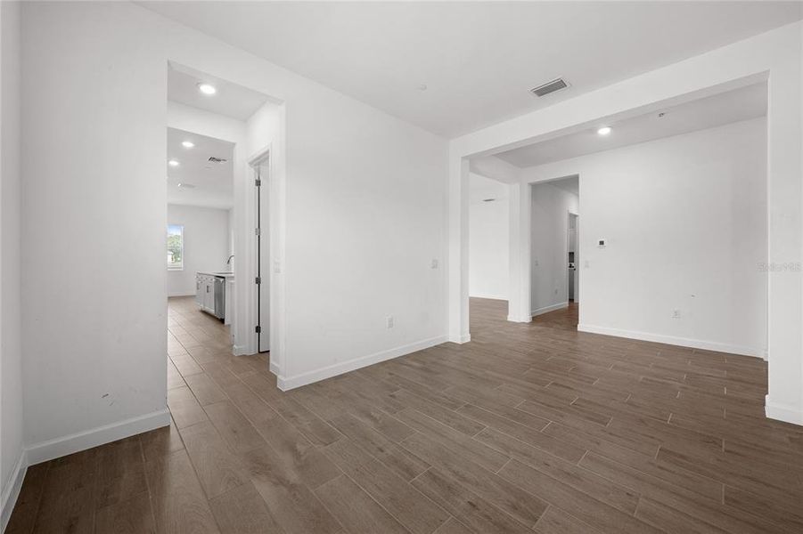 Spacious, unfurnished interior of a new home in Calusa Country Club, Lakewood Ranch (Image 33).