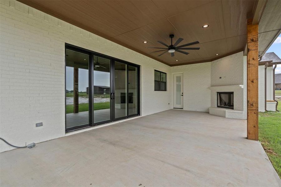 Spacious, unfurnished interior of a new home in Santana Ridge, Weatherford (Image 36).