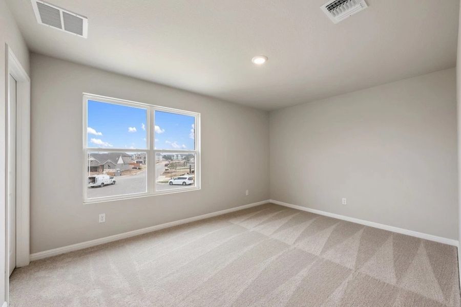 Spacious, unfurnished interior of a new home in Berry Creek Highlands, Georgetown (Image 46).