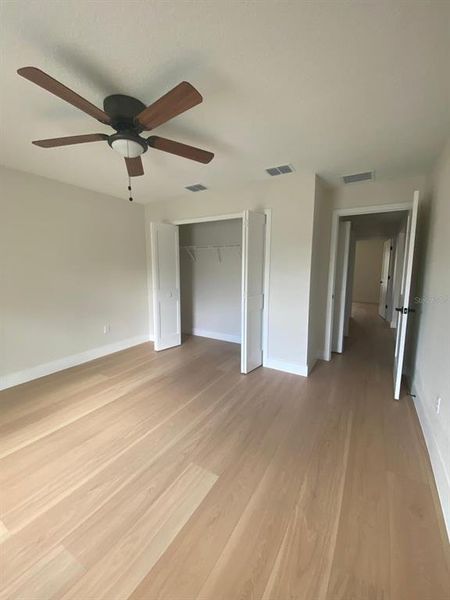 Spacious, unfurnished interior of a new home in , Orange City (Image 9).