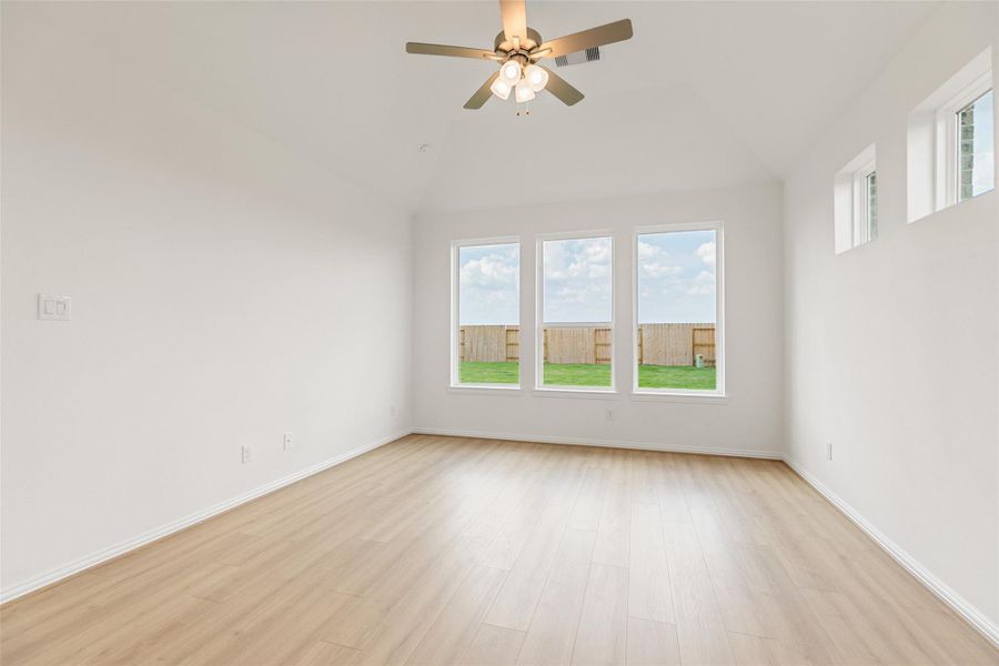 Spacious, unfurnished interior of a new home in Creekhaven, Iowa Colony (Image 38). Spacious, unfurnished interior of a new home in Creekhaven, Iowa Colony (Image 38).