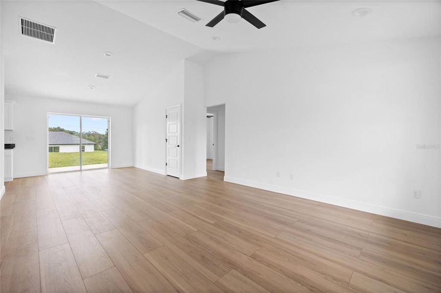Spacious, unfurnished interior of a new home in , Dunnellon (Image 18).