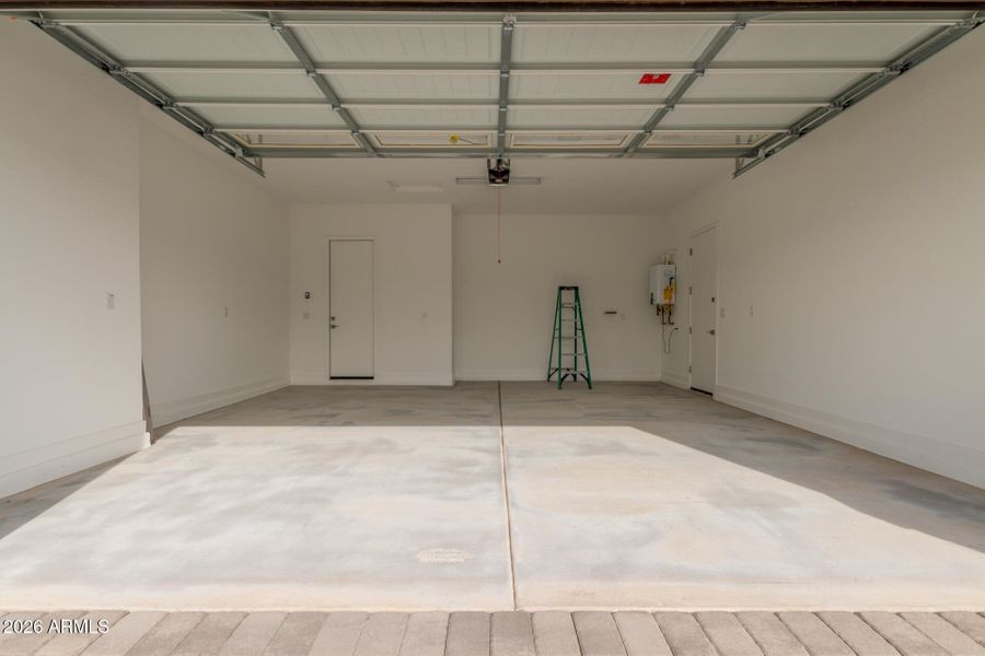 31 - Desert Hollow 15832