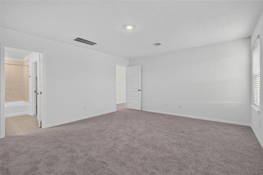 Spacious, unfurnished interior of a new home in Oakwood Trails, Tomball (Image 18). Spacious, unfurnished interior of a new home in Oakwood Trails, Tomball (Image 18).