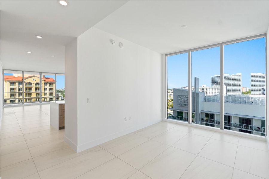 Spacious, unfurnished interior of a new home in , Fort Lauderdale (Image 54).
