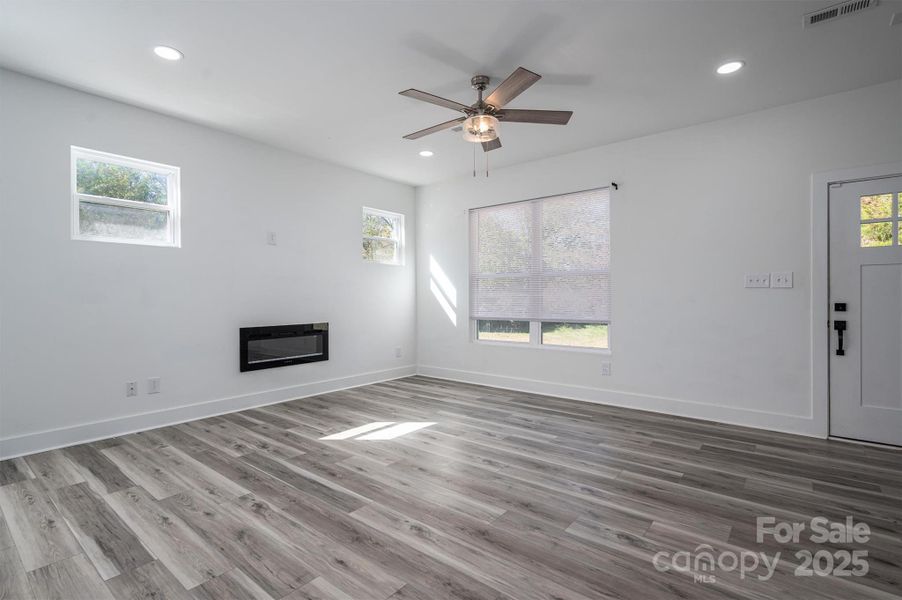 Spacious, unfurnished interior of a new home in , Shelby (Image 13).