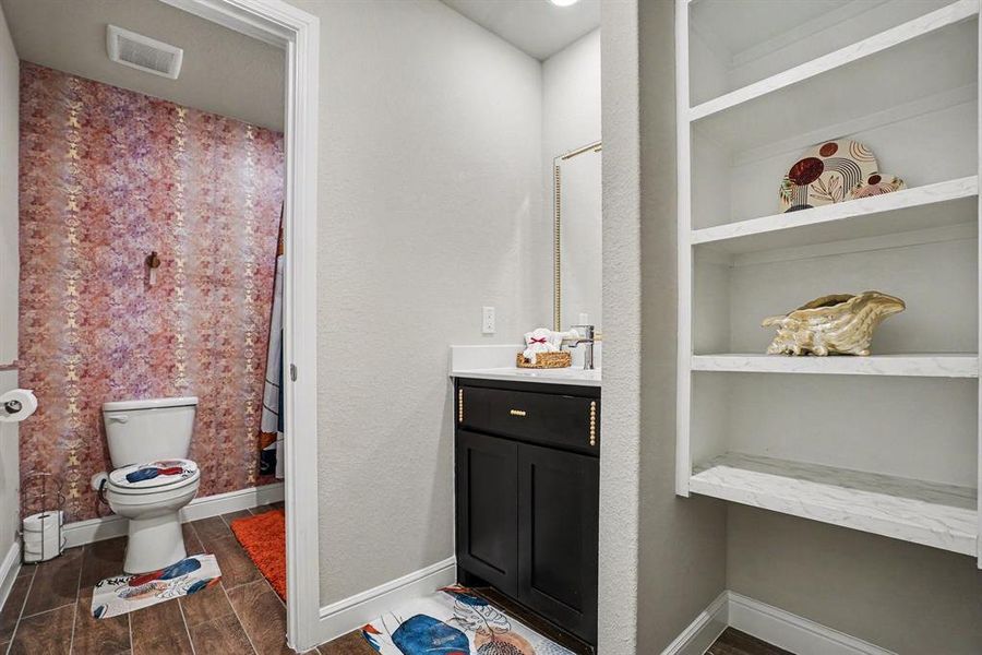 Furnished interior view inside a new home in , Cedar Hill (Image 17).