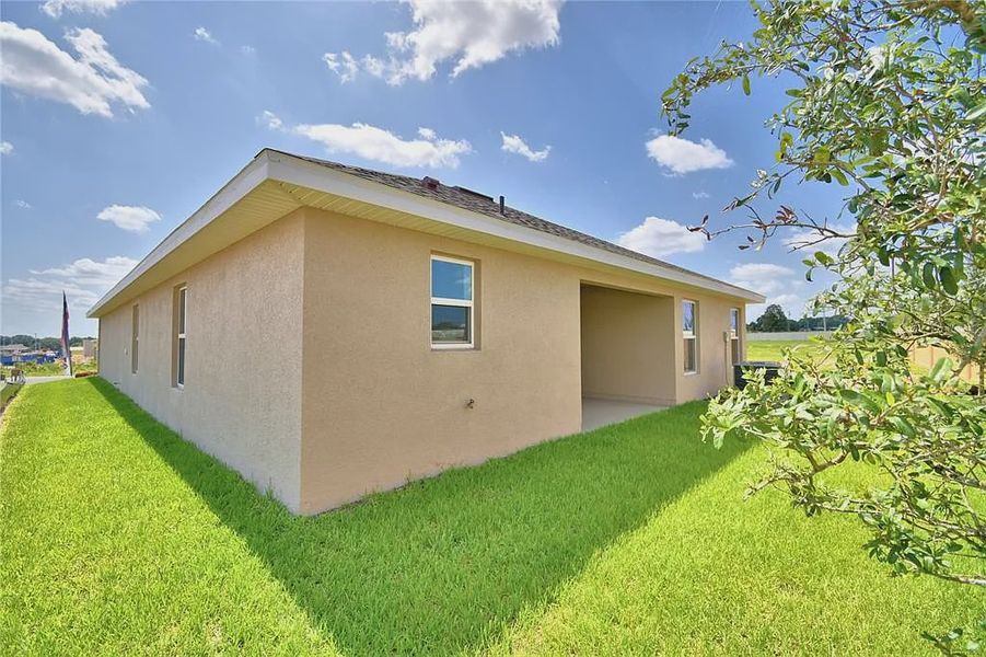 Exterior details and patio area of a home in Magnolia Park, Haines City (Image 21).