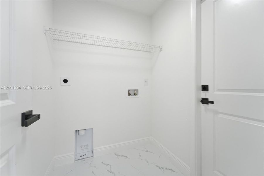 Spacious, unfurnished interior of a new home in , Port St. Lucie (Image 39).