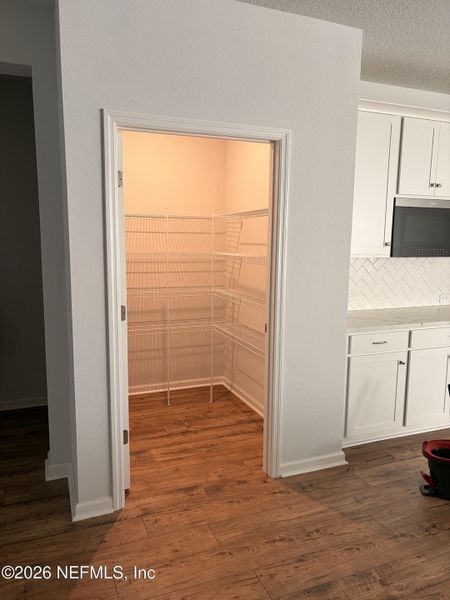 Spacious, unfurnished interior of a new home in McGirt's Creek, Yulee (Image 10).