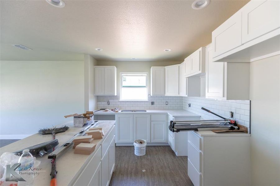 Furnished interior view inside a new home in , Abilene (Image 6).