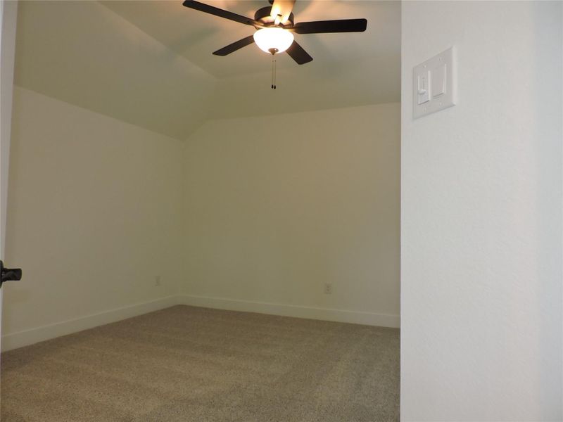 Spacious, unfurnished interior of a new home in Evergreen, Conroe (Image 34).
