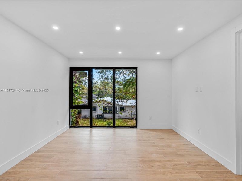 Spacious, unfurnished interior of a new home in , Miami (Image 19).