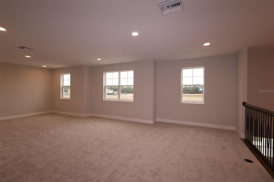 Spacious, unfurnished interior of a new home in Willow Run, Apopka (Image 21).