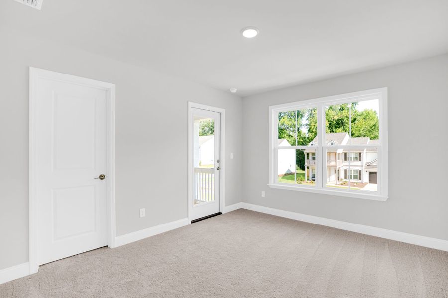Spacious, unfurnished interior of a new home in Carriage Estates, Lexington (Image 18).