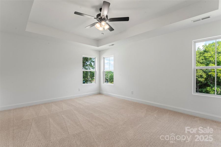 Spacious, unfurnished interior of a new home in , Harrisburg (Image 13).